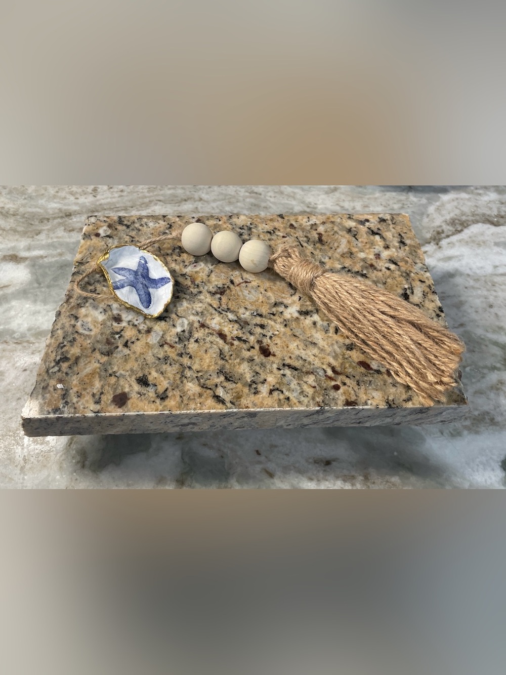 Cheese Board Beige Speckled with wooden holders